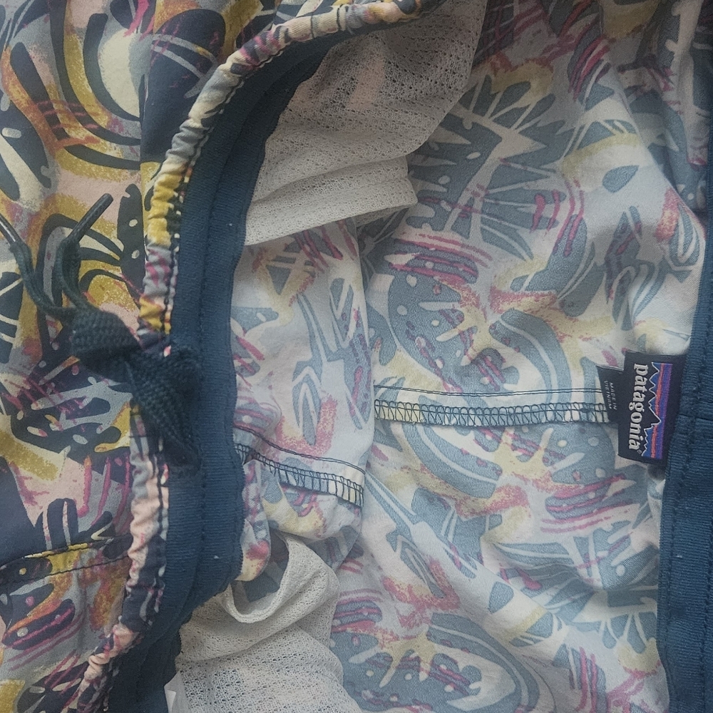 Women's Shorts - Picture 4 of 5